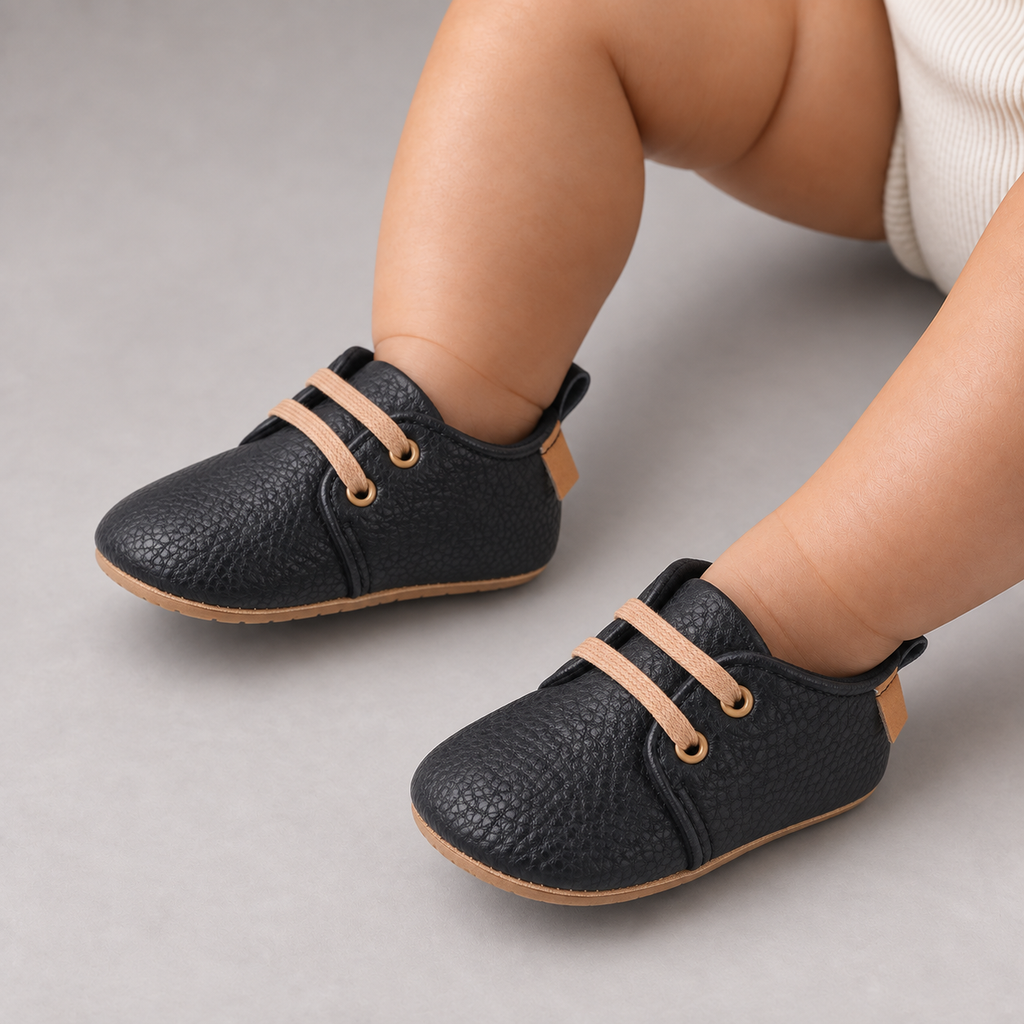 Baby Lace Up First Walker Shoes Black - photo portee bebe avec chaussures noires a lacets camel en studio premium